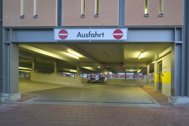 Klebl-Referenz-Parkhaus-am-Bahnhof-Donauwoerth-4.jpg